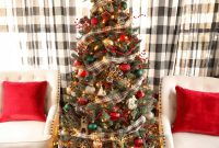 Red and Green Christmas Tree Decorating Ideas